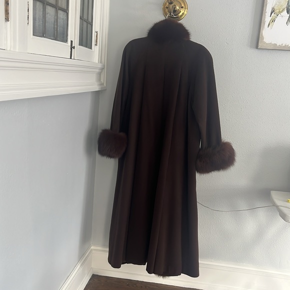 Elegant Brown Fox Fur-Trimmed Women's Cashmere Coat - Picture 11 of 11